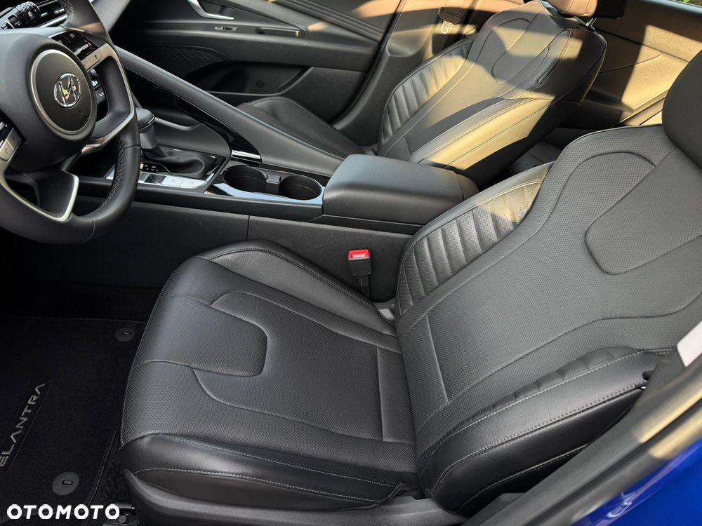 Hyundai Elantra 1.6 Style Premiere - 12