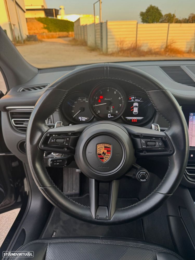 Porsche Macan T - 26