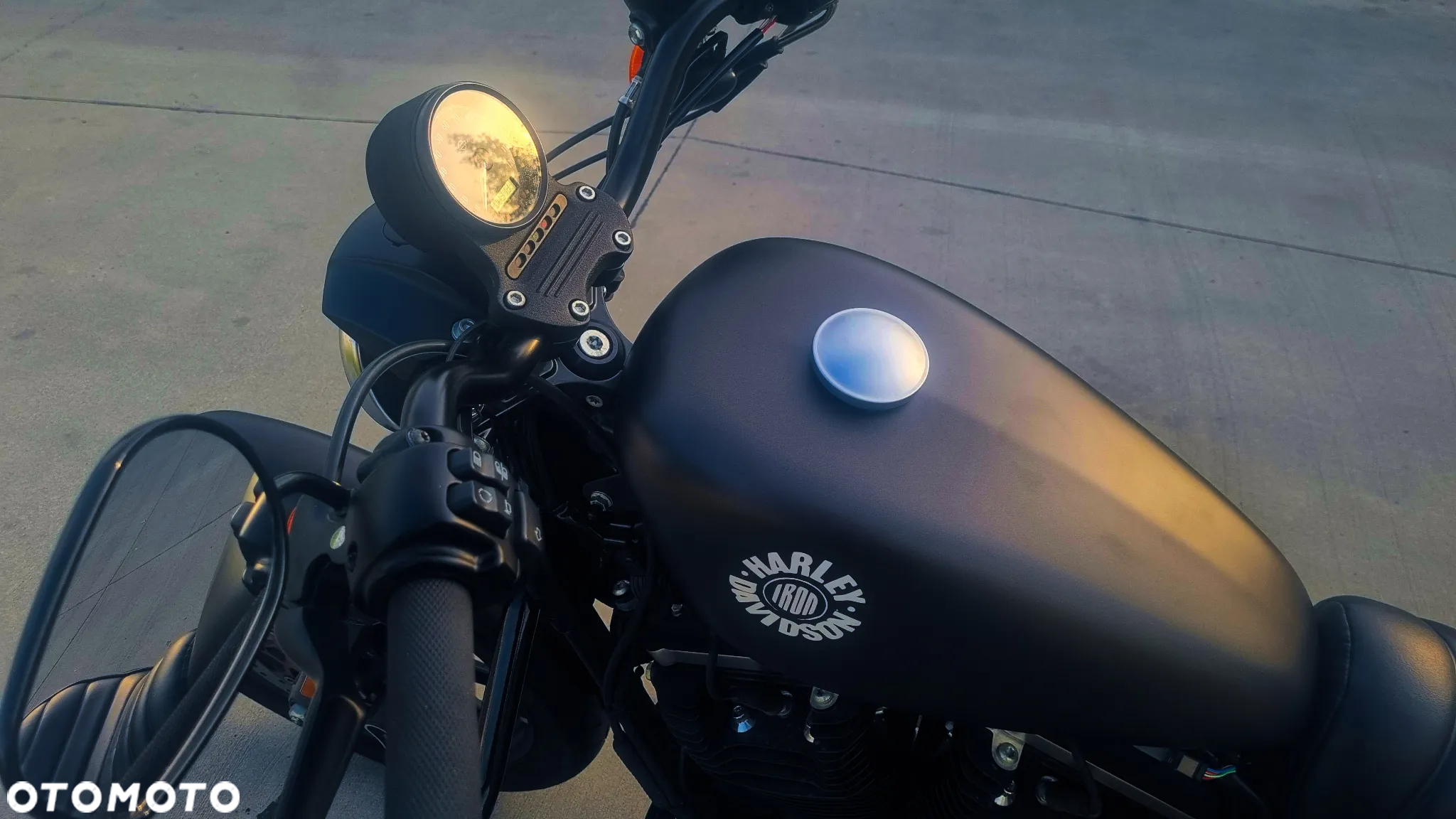 Harley-Davidson Sportster Iron 883 - 5
