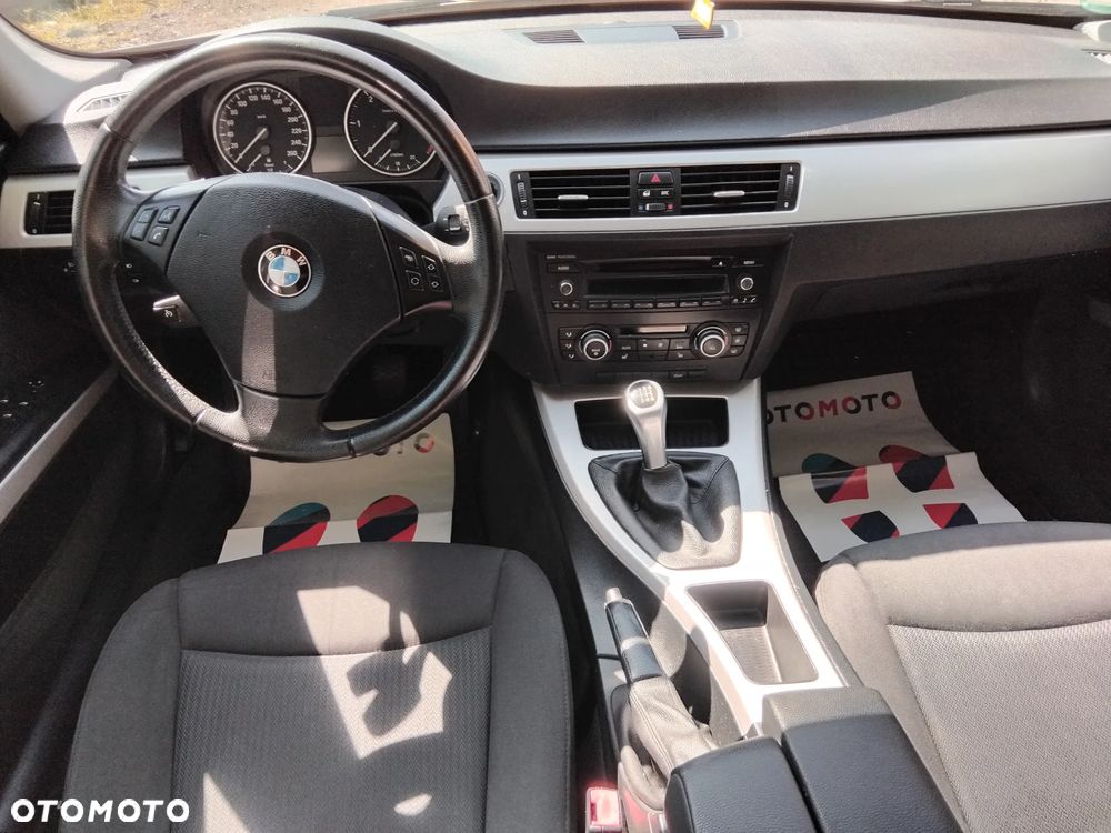 BMW Seria 3 320d - 8