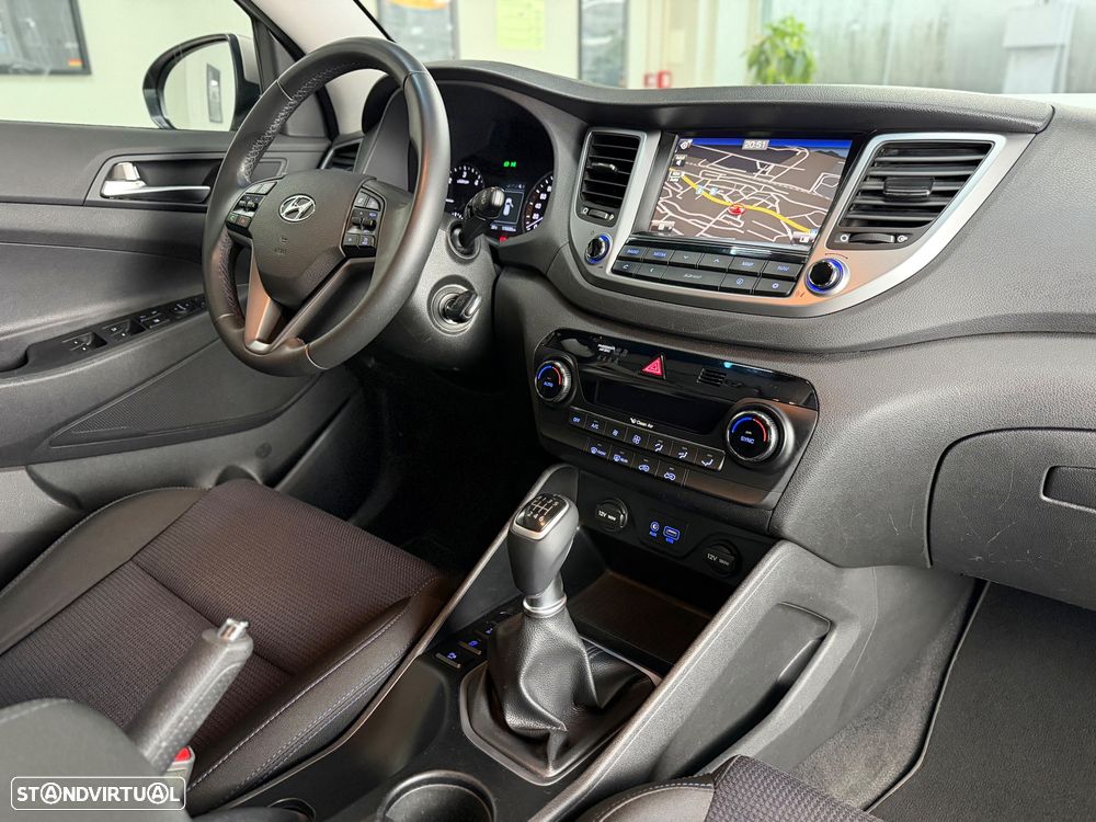 Hyundai Tucson 1.7 CRDi Executive - 26
