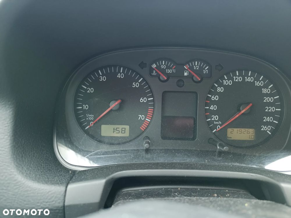 Volkswagen Golf 1.6 - 13