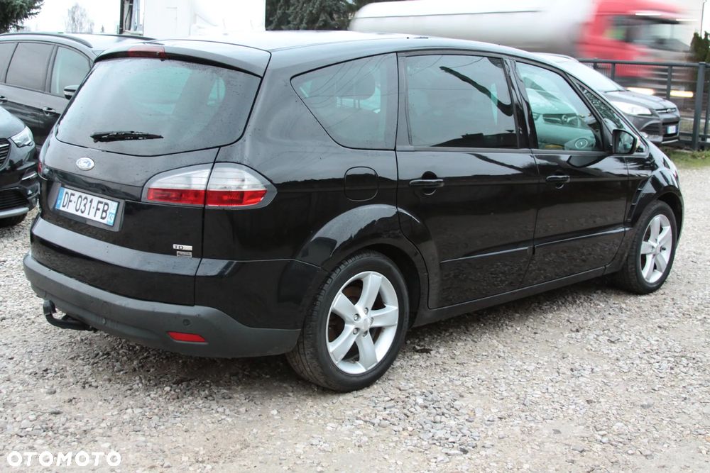 Ford S-Max - 11