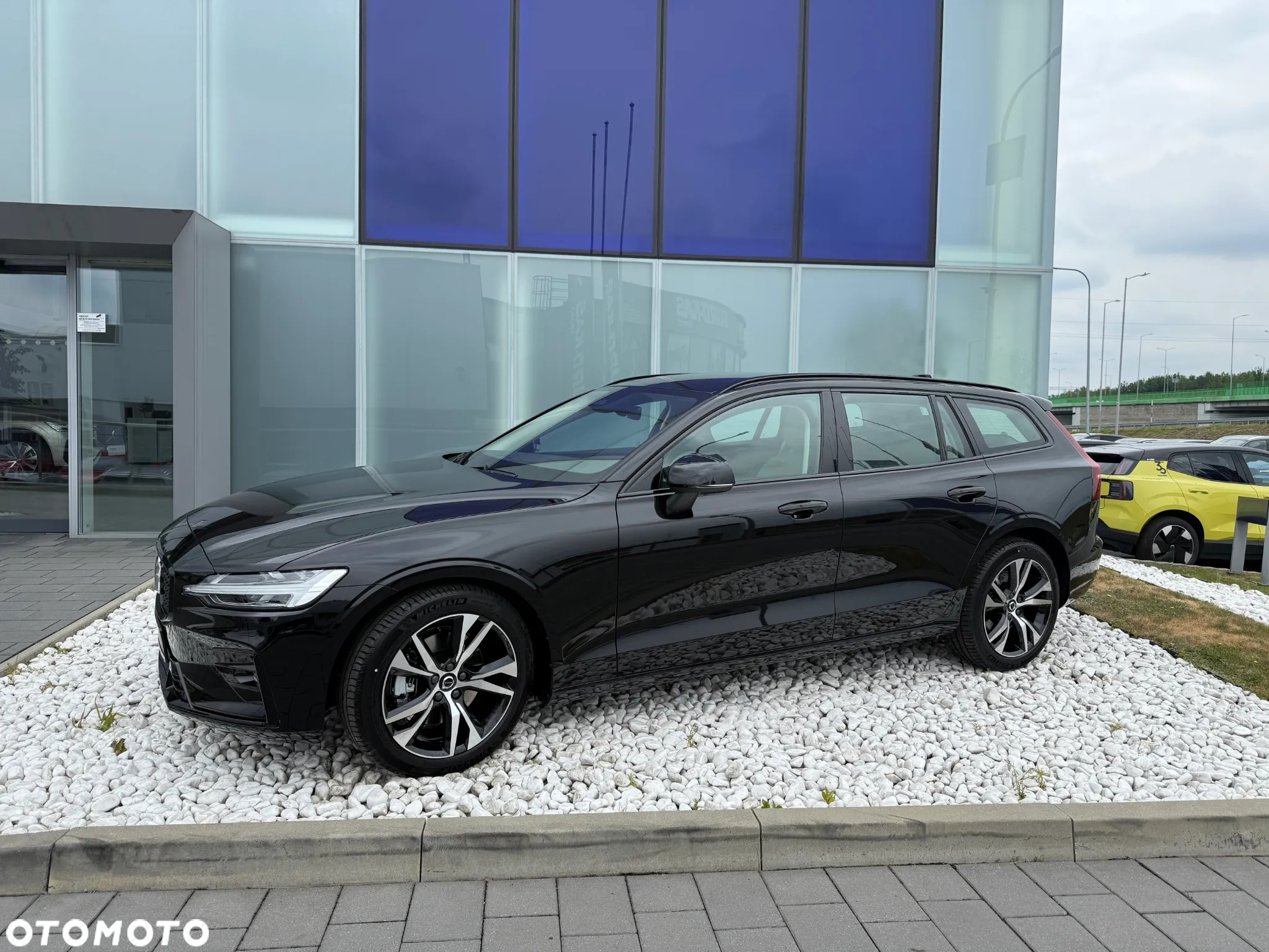 Volvo V60 B4 B Plus Dark - 4