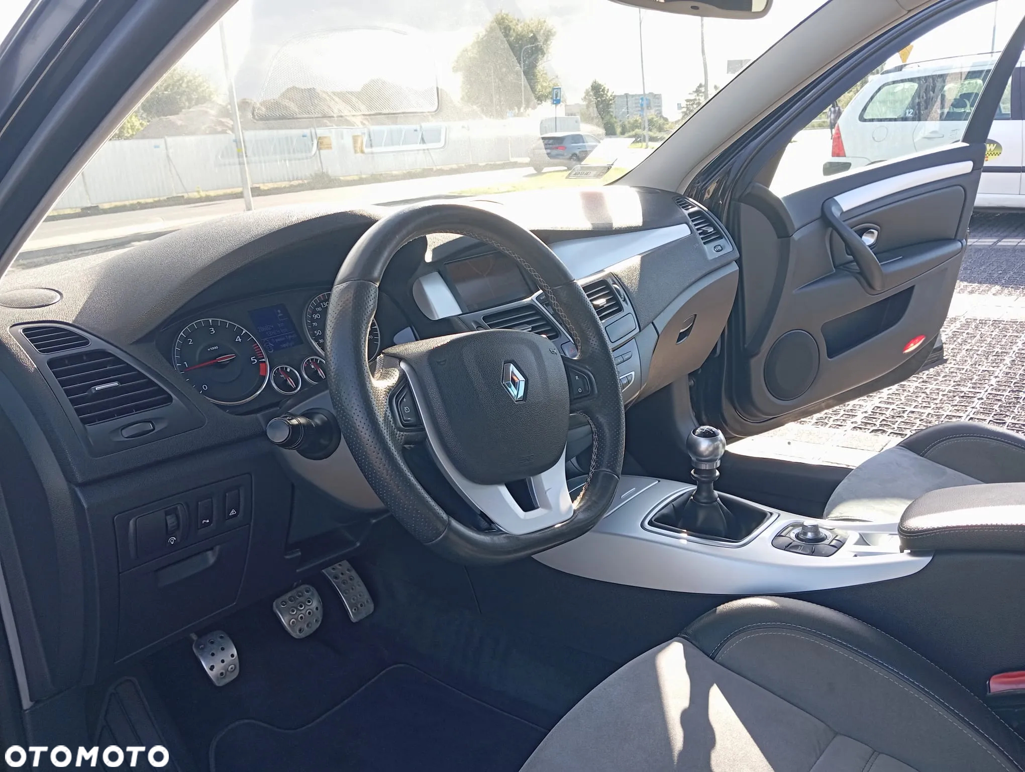 Renault Laguna Grandtour 2.0 dCi FAP GT - 20