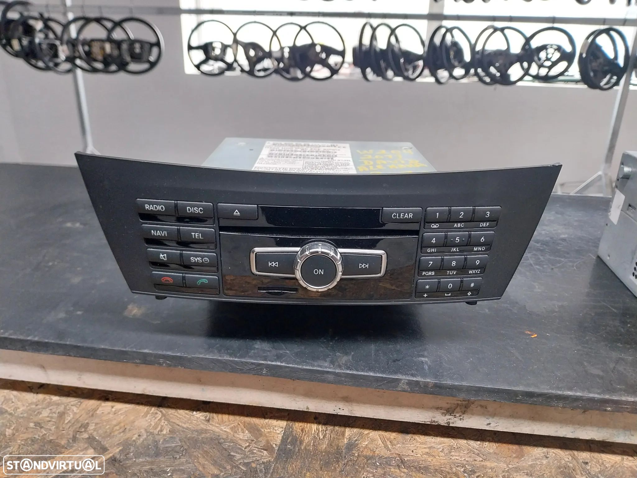 Radio Mercedes W204 ano 2011 Ref: A2049006090 - 1
