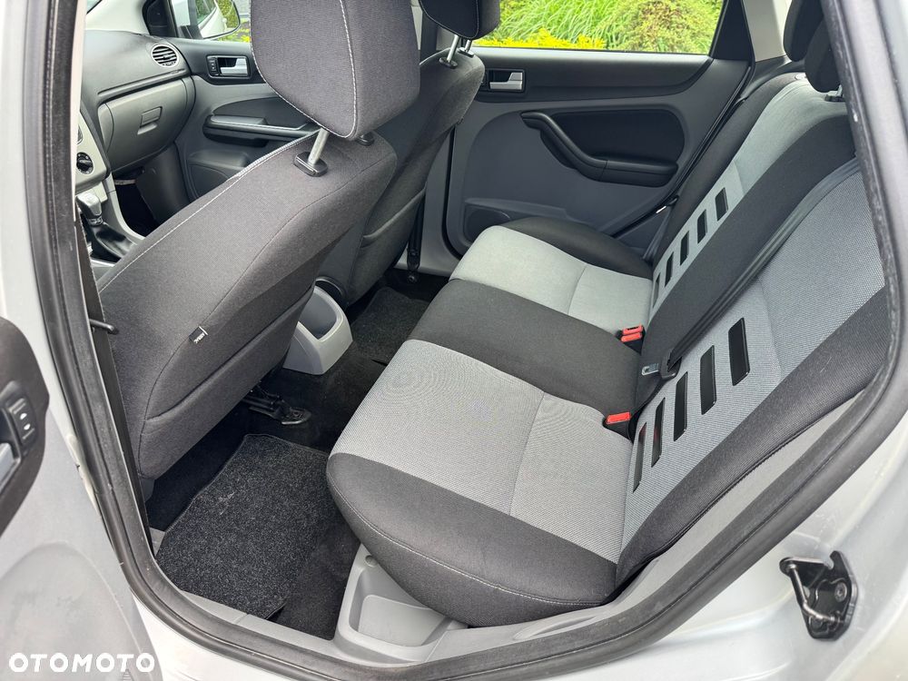 Ford Focus - 32
