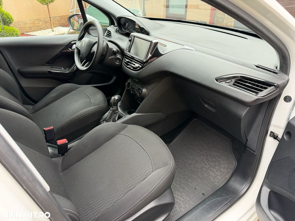 Peugeot 208 - 7