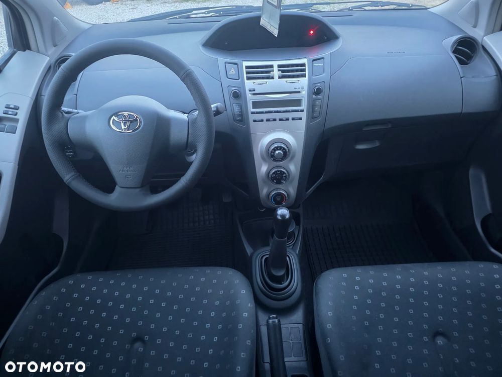 Toyota Yaris - 13