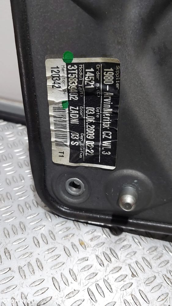 PODNOŚNIK MECHANIZM SZYBY PRAWY TYŁ SKODA SUPER B R2009 NR 3T5839402 - 2