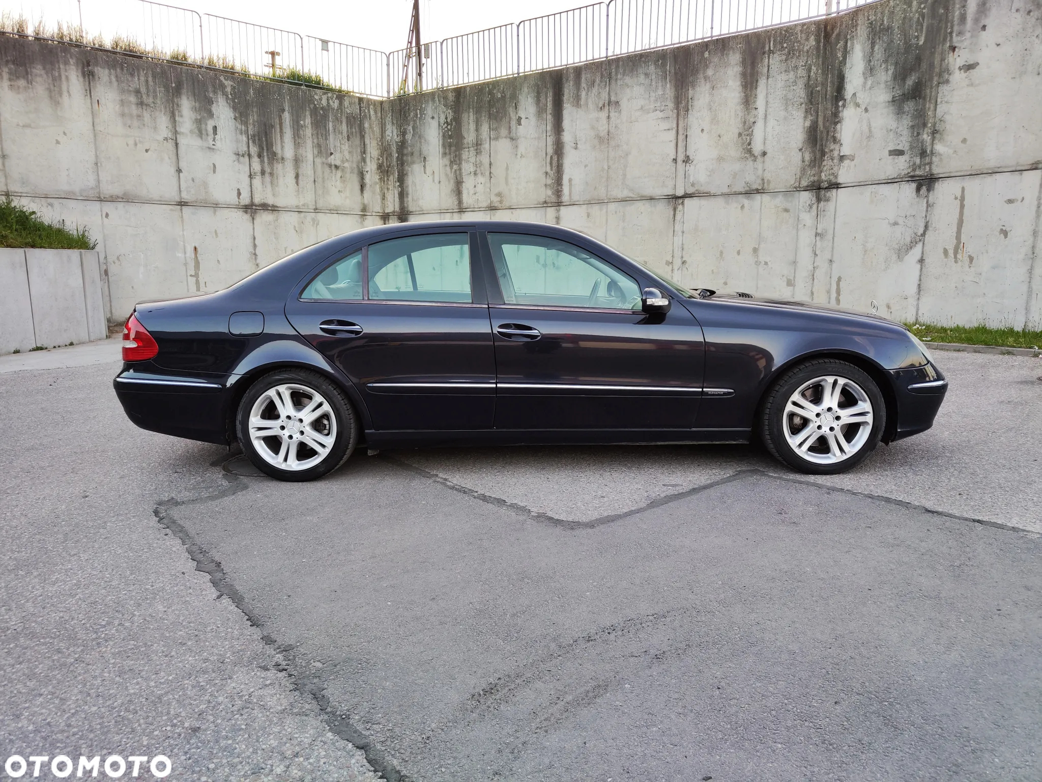 Mercedes-Benz Klasa E 500 7G-TRONIC Elegance - 19