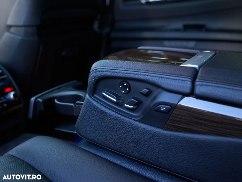 BMW Seria 7 730Ld BluePerformance Edition Exclusive - 38