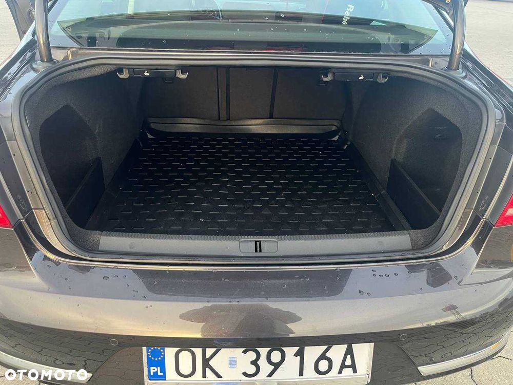 Volkswagen Passat - 8