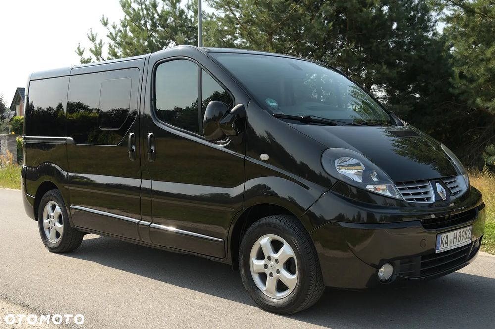 Renault Trafic Grand Passenger Black Edition - 11