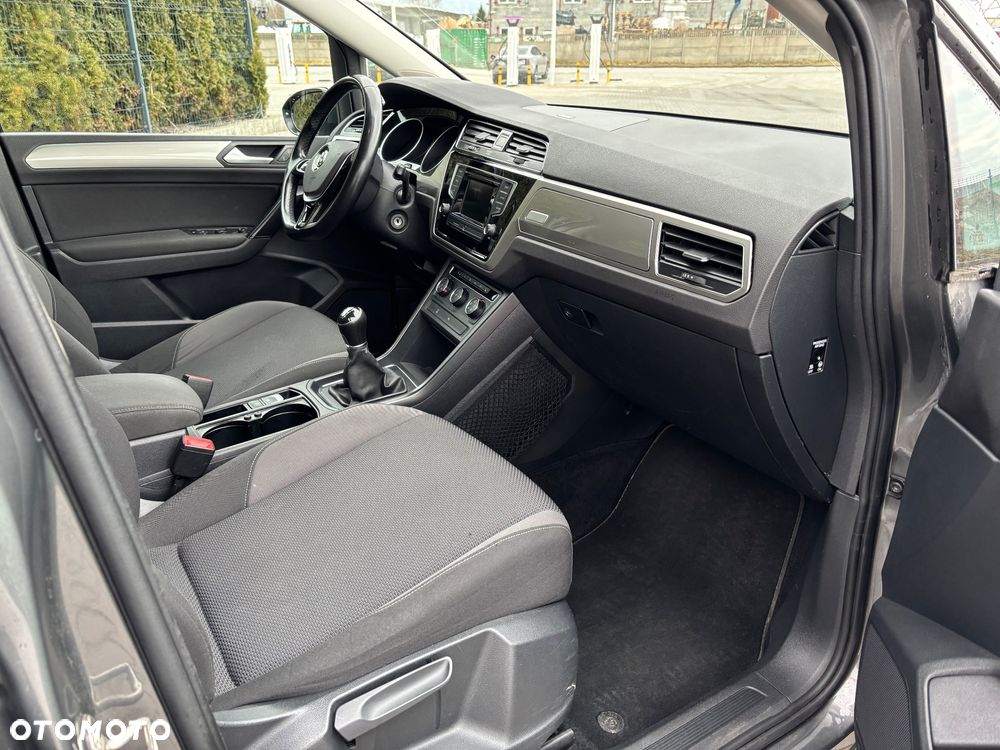 Volkswagen Touran - 15