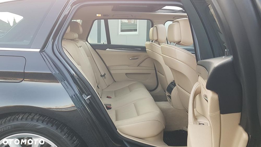 BMW Seria 5 520d xDrive - 31