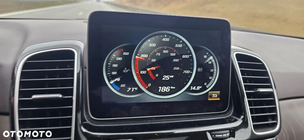 Mercedes-Benz GLE - 25