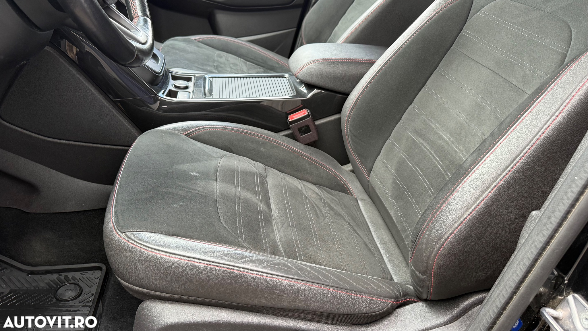 Ford Kuga 2.0 TDCi 4WD Powershift ST-Line - 11