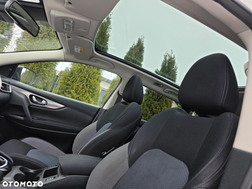 Nissan Qashqai 1.6 DCi Xtronic TEKNA - 24