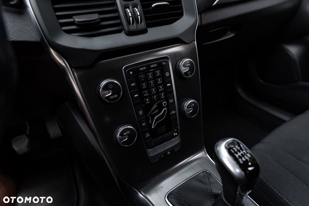 Volvo V40 D2 Drive-E Momentum - 28