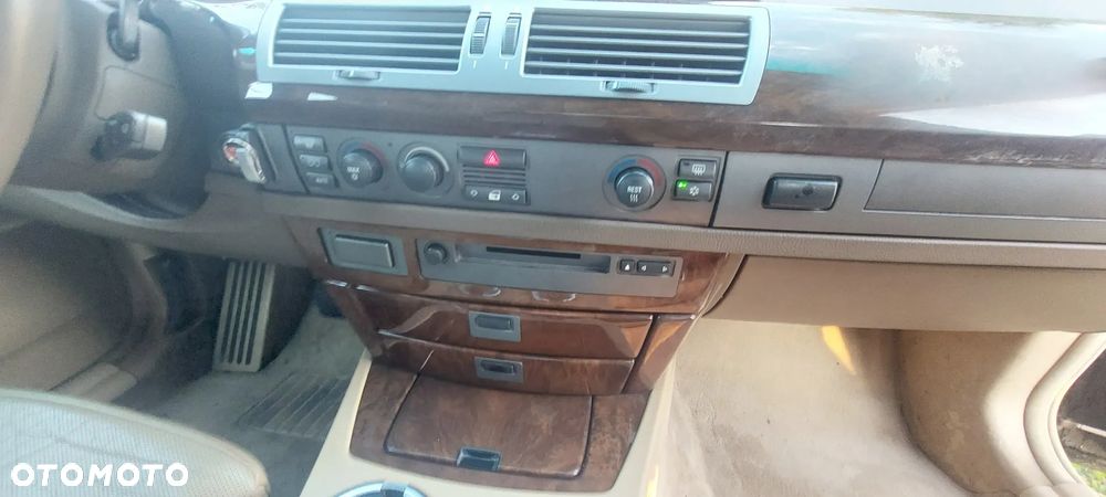 BMW Seria 7 745i - 11
