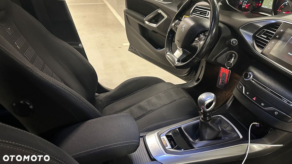 Peugeot 308 1.6 BlueHDi Allure S&S - 24