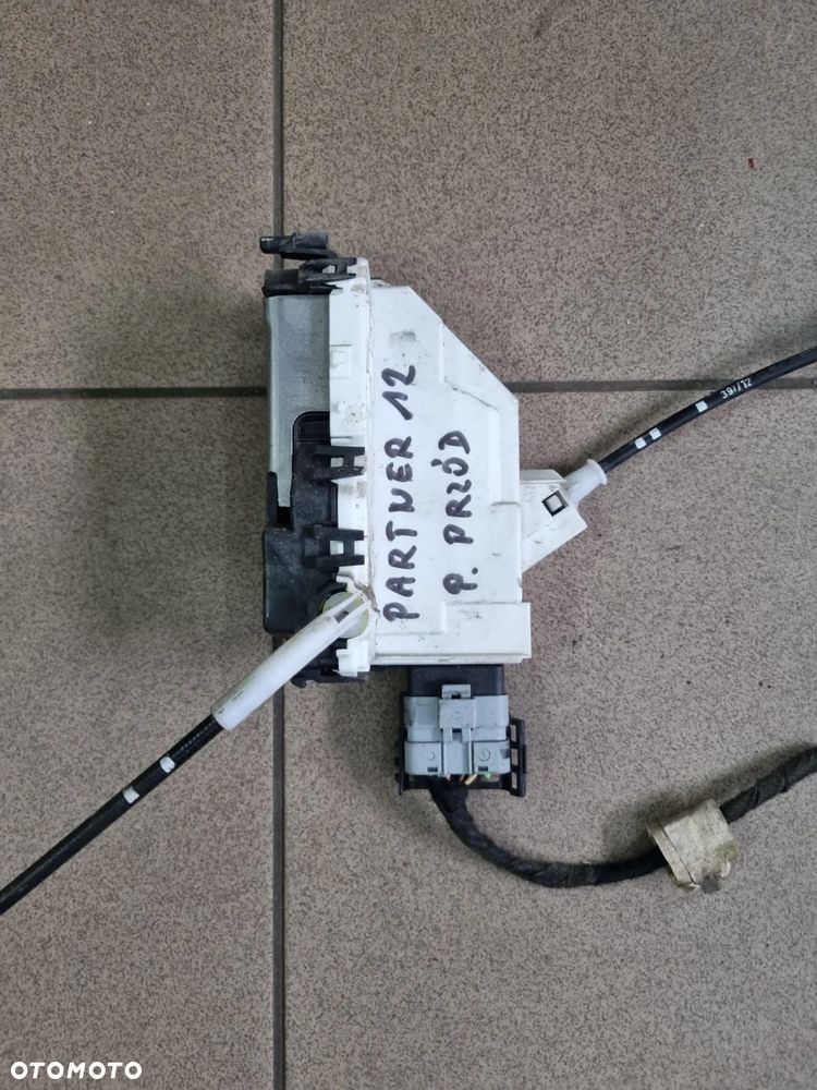 ZAMEK DRZWI PRAWY PRZÓD EU PARTNER BERLINGO III 1.6 HDI 08r.+ - 1