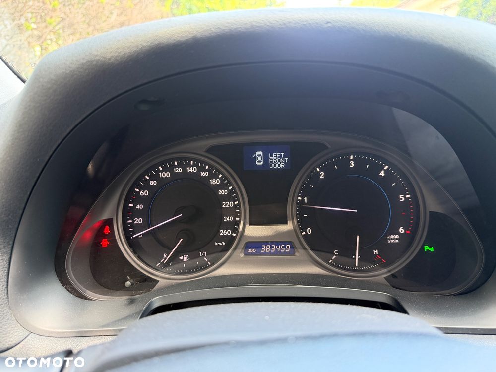 Lexus IS 220 D Prestige - 9
