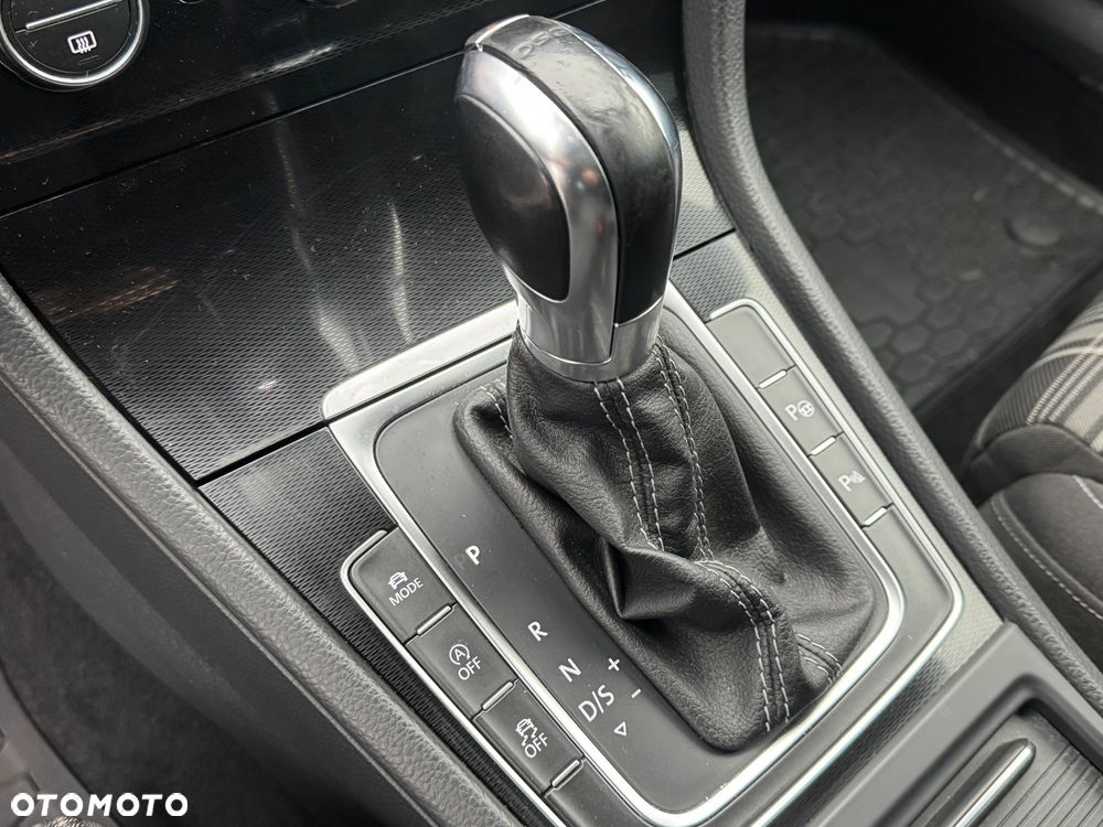 Volkswagen Golf - 10