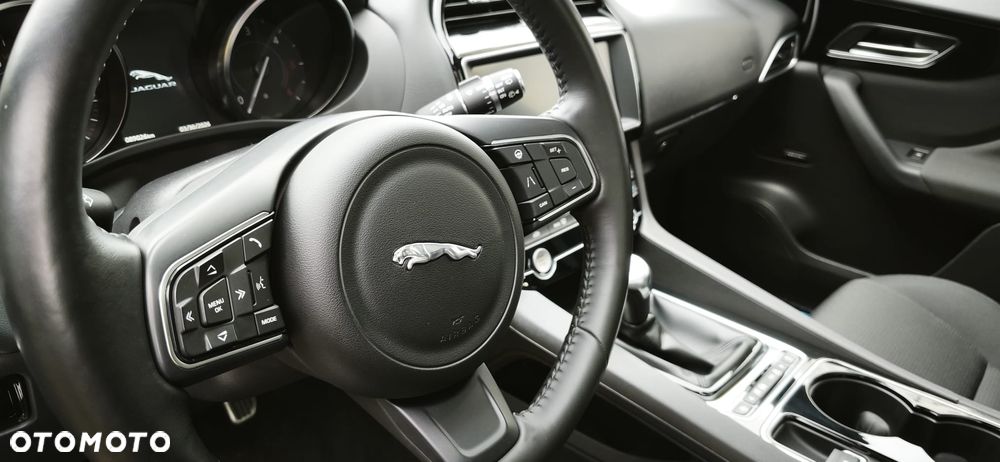 Jaguar F-Pace 2.0 i4D RWD Pure - 25