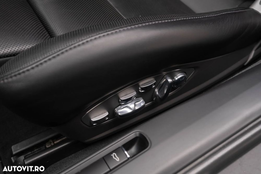 Porsche 911 Carrera 4S PDK - 32