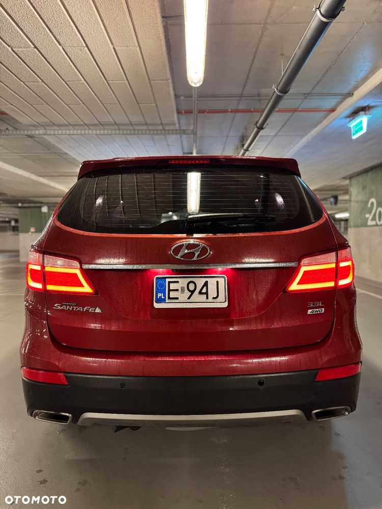 Hyundai Grand Santa Fe - 10