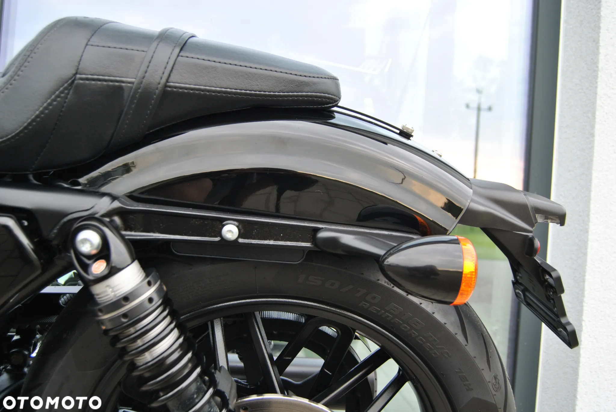 Harley-Davidson Sportster Roadster 1200R - 16