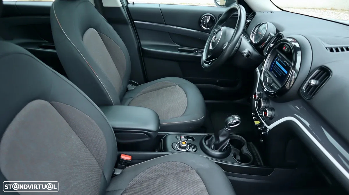 MINI Countryman Cooper SE ALL4 Auto - 25
