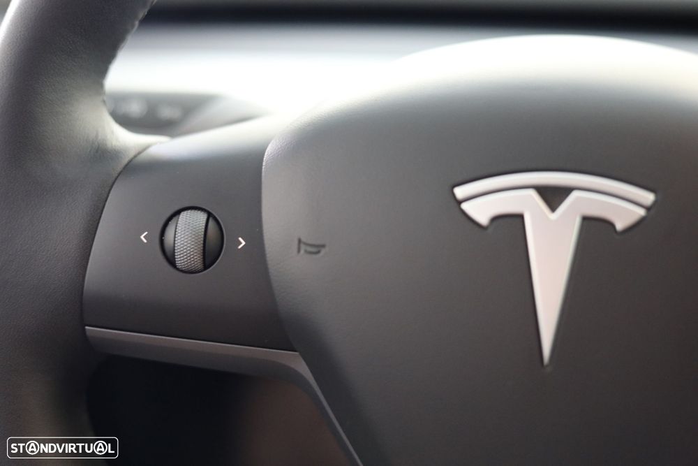 Tesla Model Y Long-Range RWD - 19