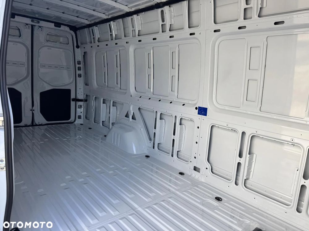 Mercedes-Benz Sprinter - 9