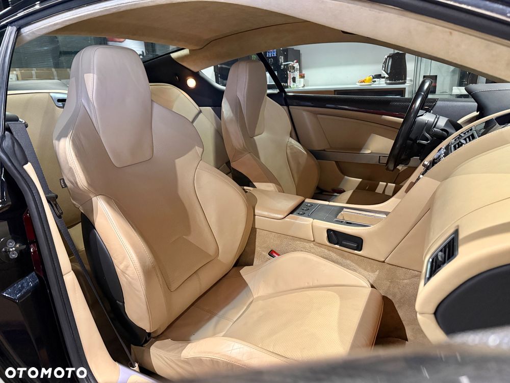 Aston Martin DB9 Standard - 20