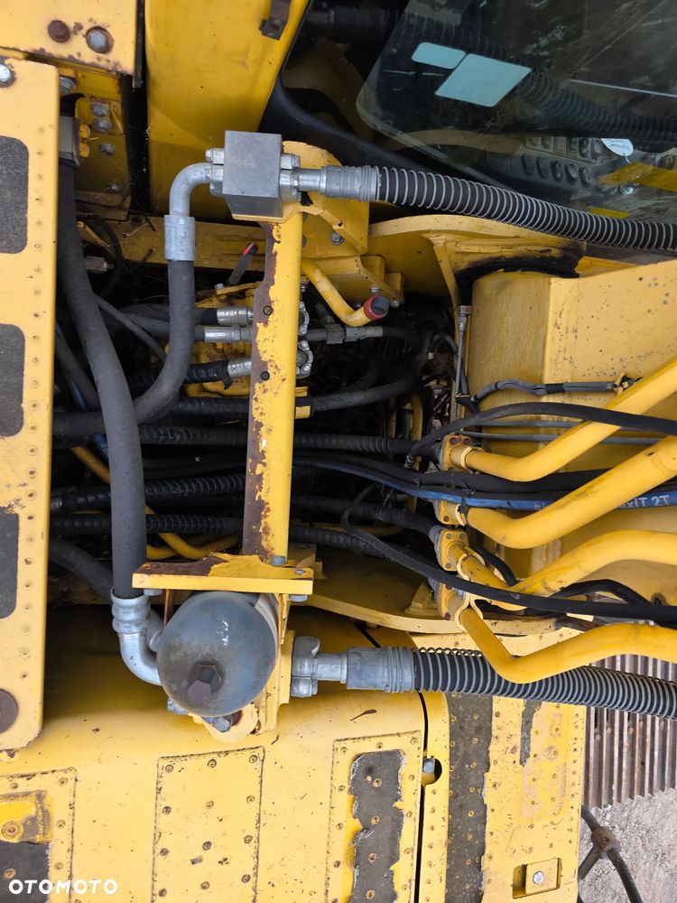 Komatsu PC240 LC8 LONG 18m - 16