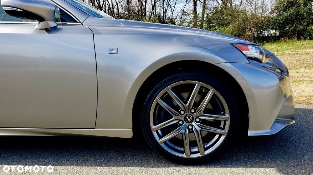 Lexus IS - 9