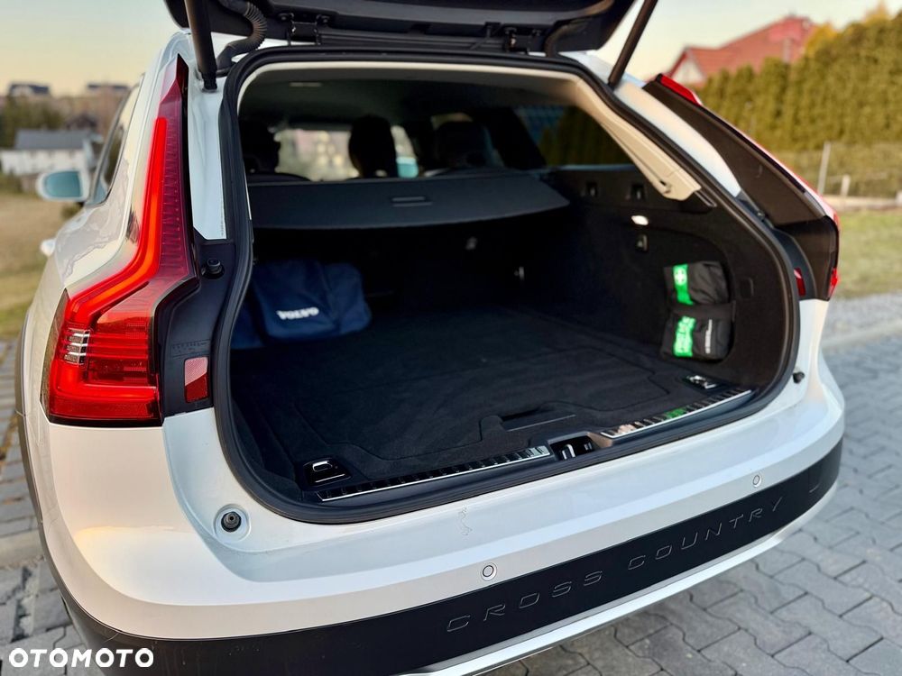 Volvo V90 Cross Country - 19