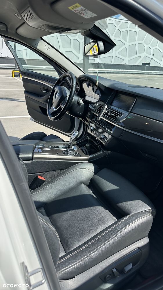 BMW Seria 5 520d Luxury Line - 9