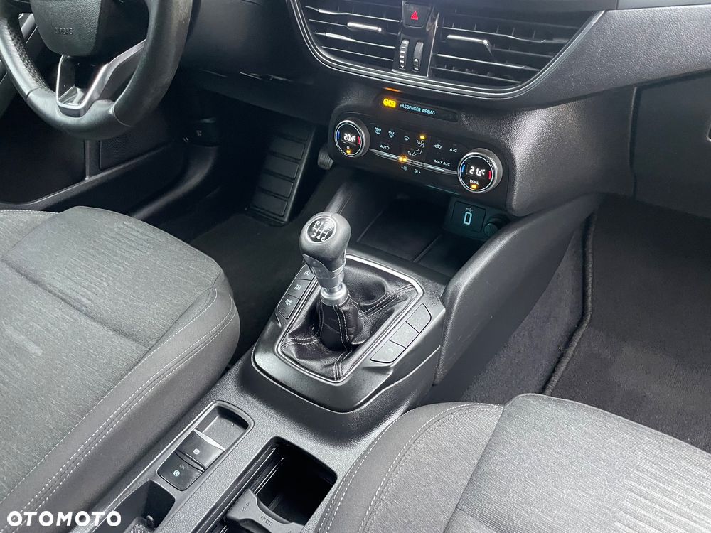 Ford Focus 1.5 TDCi SYNC Edition - 32