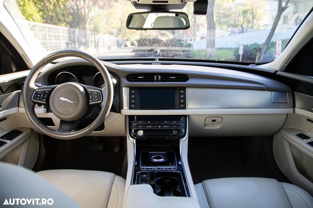 Jaguar XF 35t RWD Prestige - 4