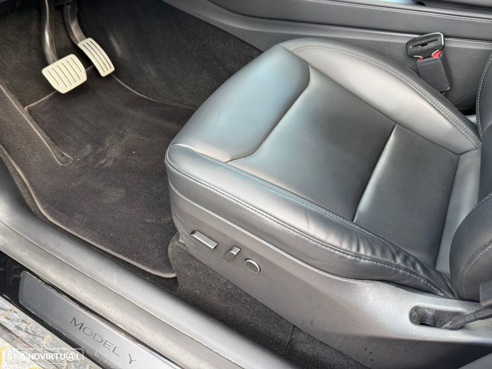 Tesla Model Y Performance Dual Motor AWD - 12