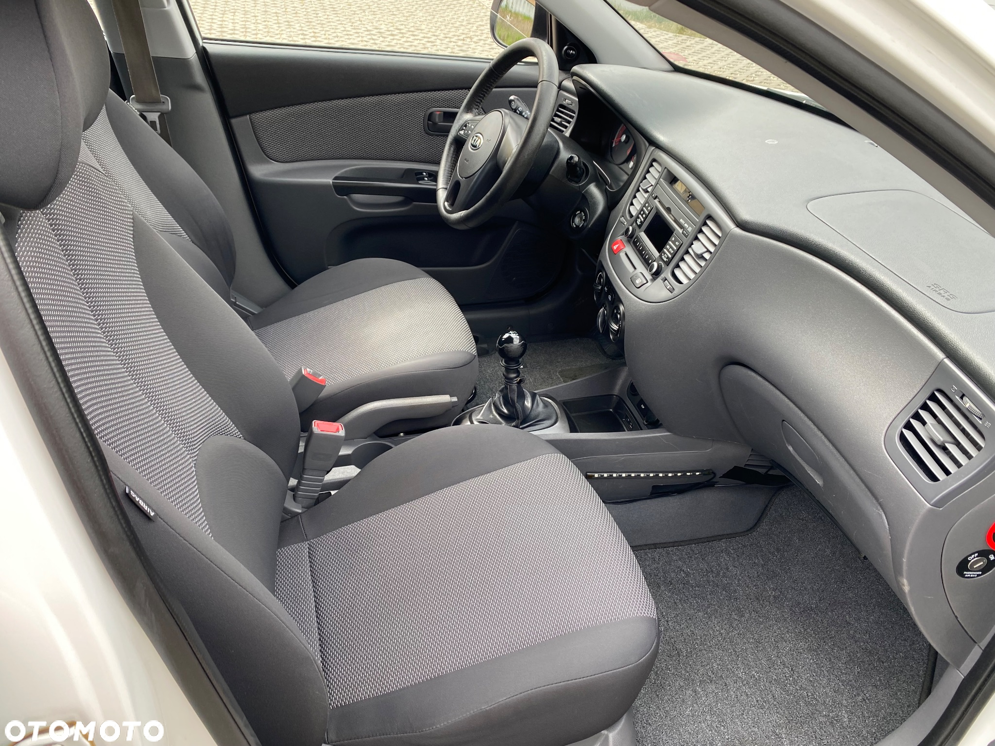 Kia Rio 1.4 Optimum - 27