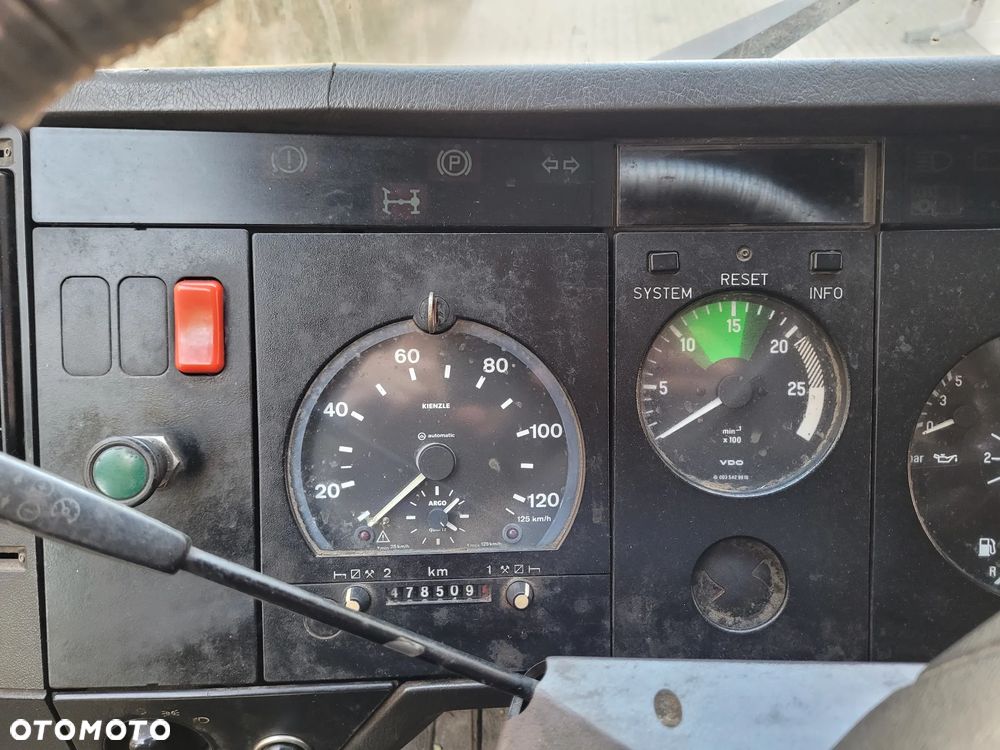 Mercedes-Benz SK1824 - 9