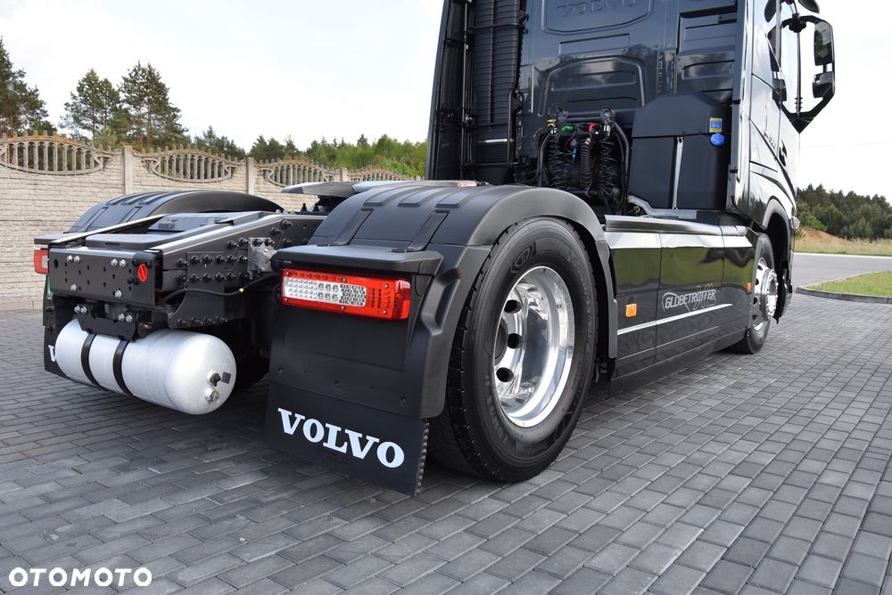 Volvo FH5 500 I-SAVE / GLOBETROTTER XL / FULL-LED / KLIMA POSTOJOWA / NAWIGACJA / KAMERY / TV / FULL OPCJA / LAKIER METALIC / ALUFELGI /SALON PL ! ! ! - 14