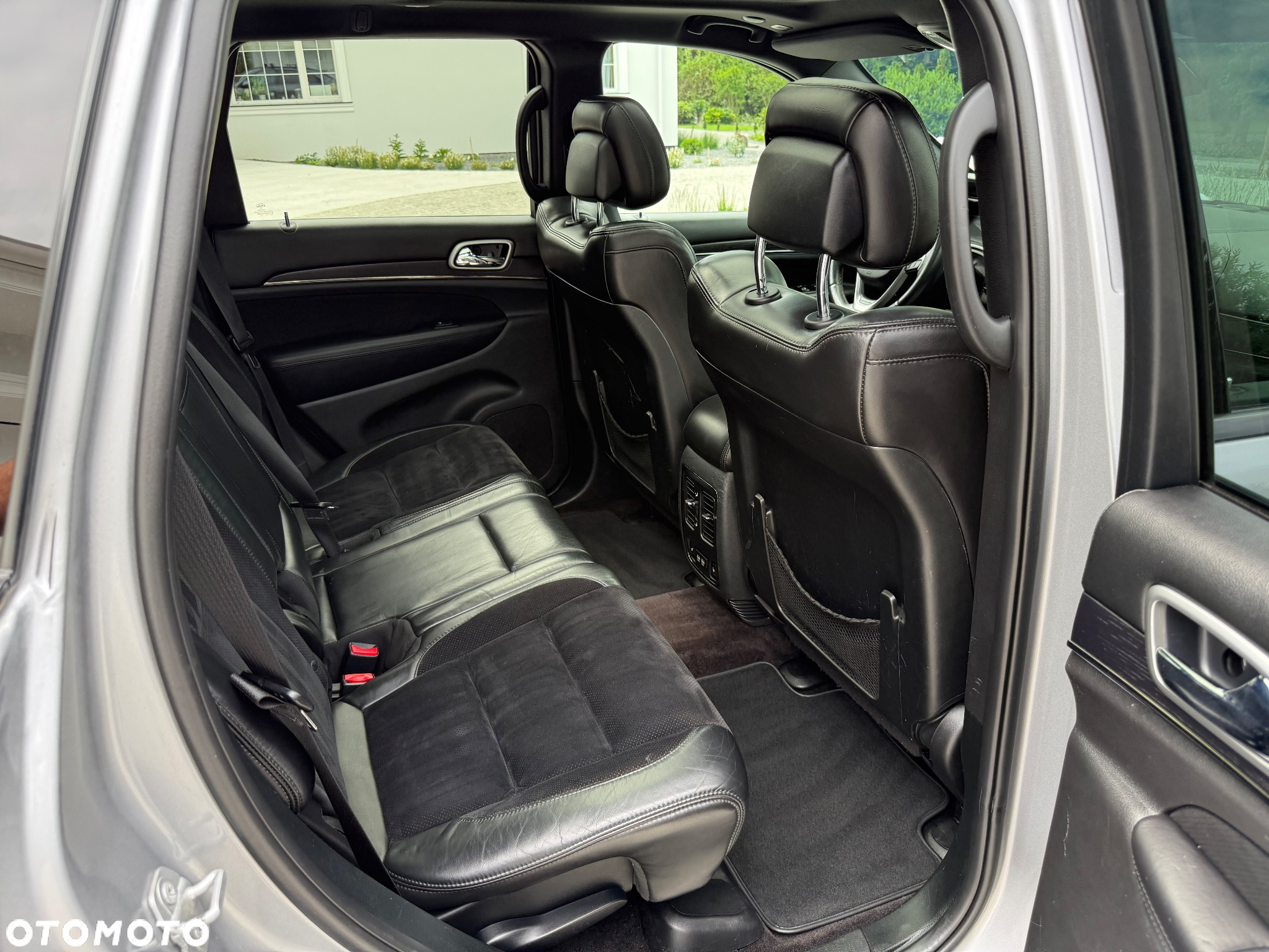 Jeep Grand Cherokee - 25