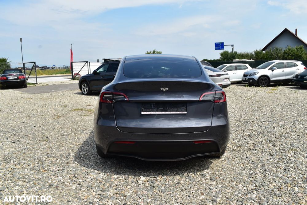 Tesla Model Y - 6