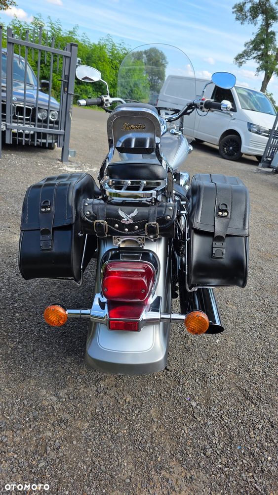 Suzuki Intruder - 13